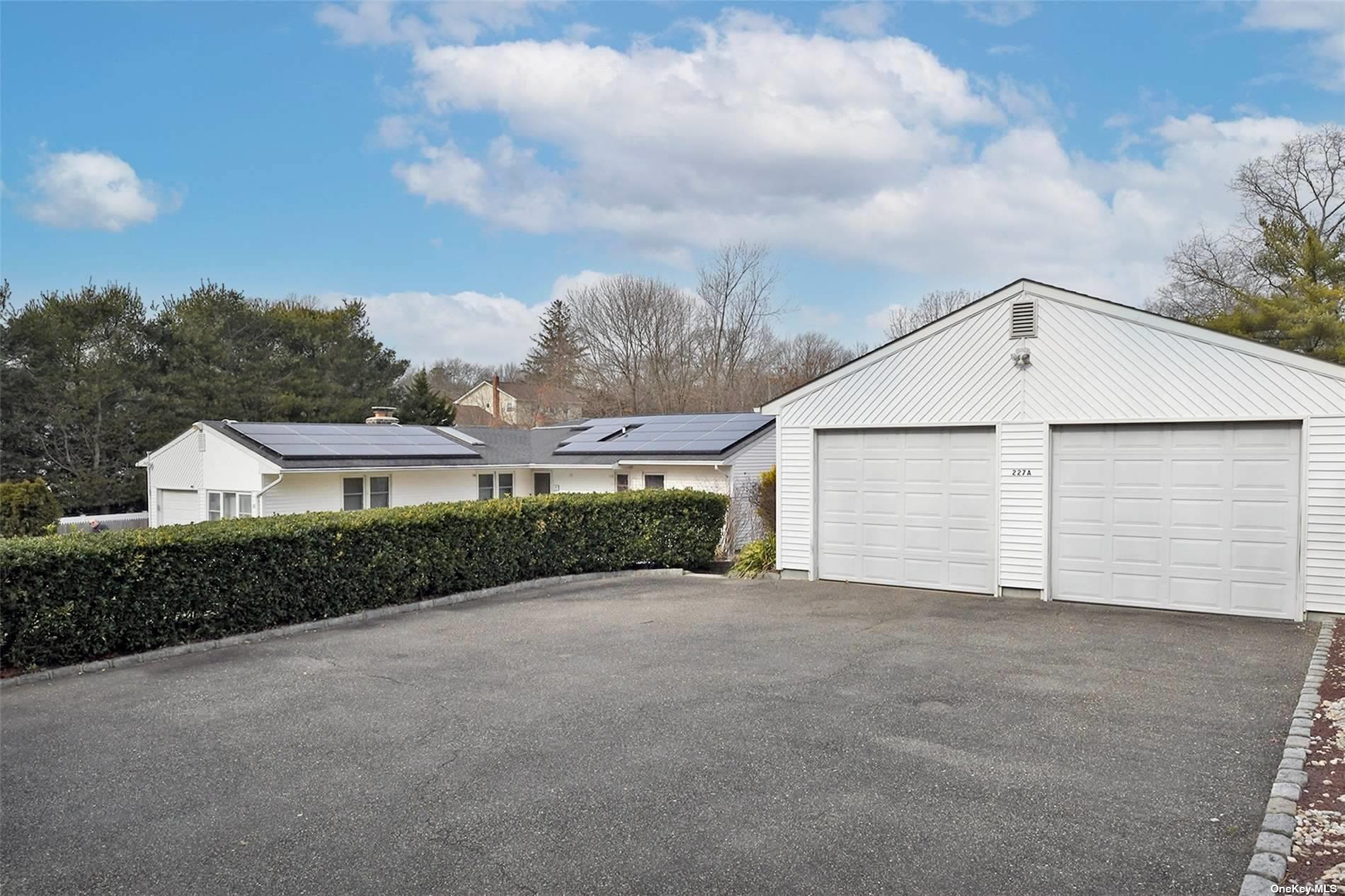 #1 photo, 227A Buffalo Avenue, 東長島 Medford , NY 11763