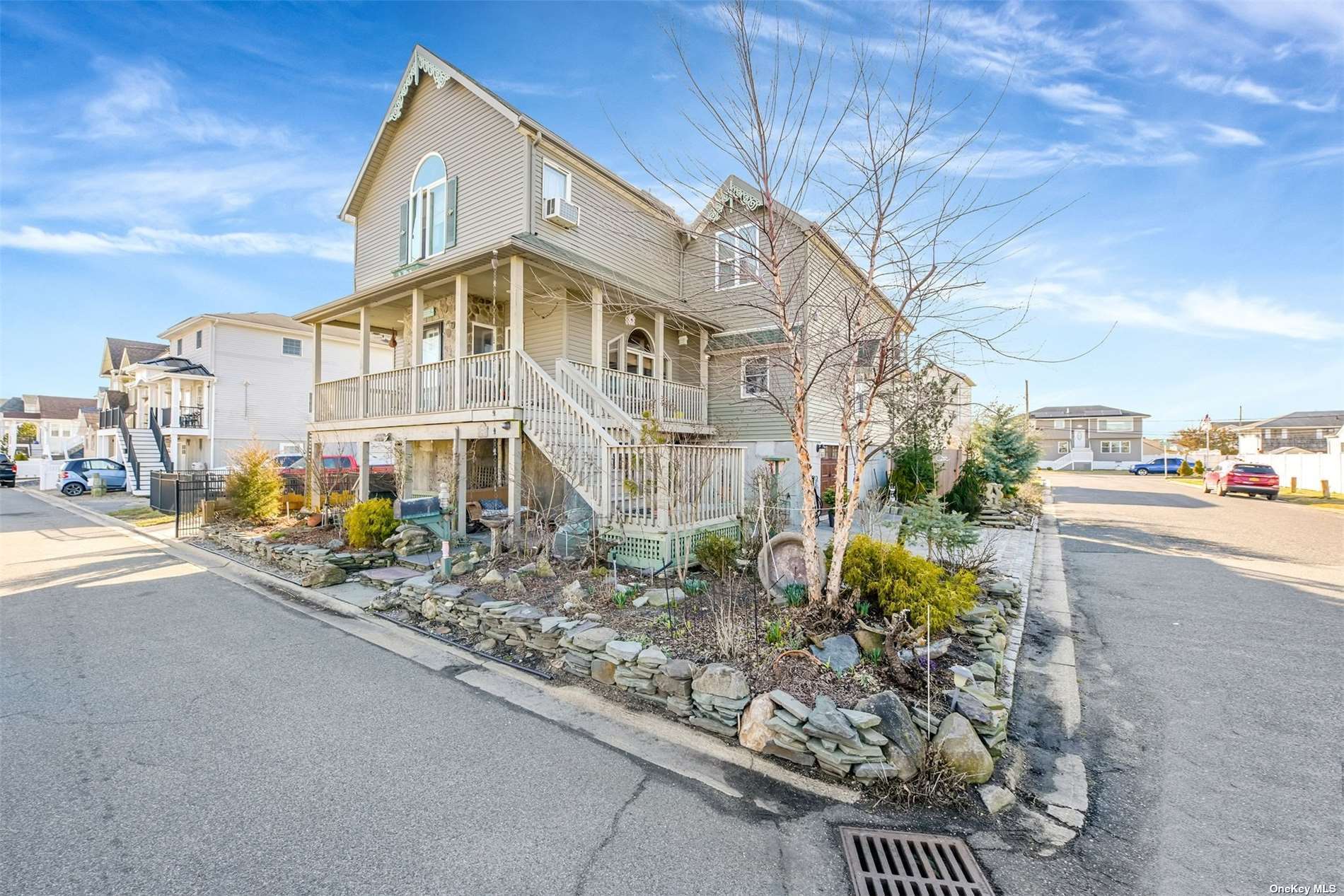 #1 photo, 825 Arctic Street, 東長島 Lindenhurst , NY 11757