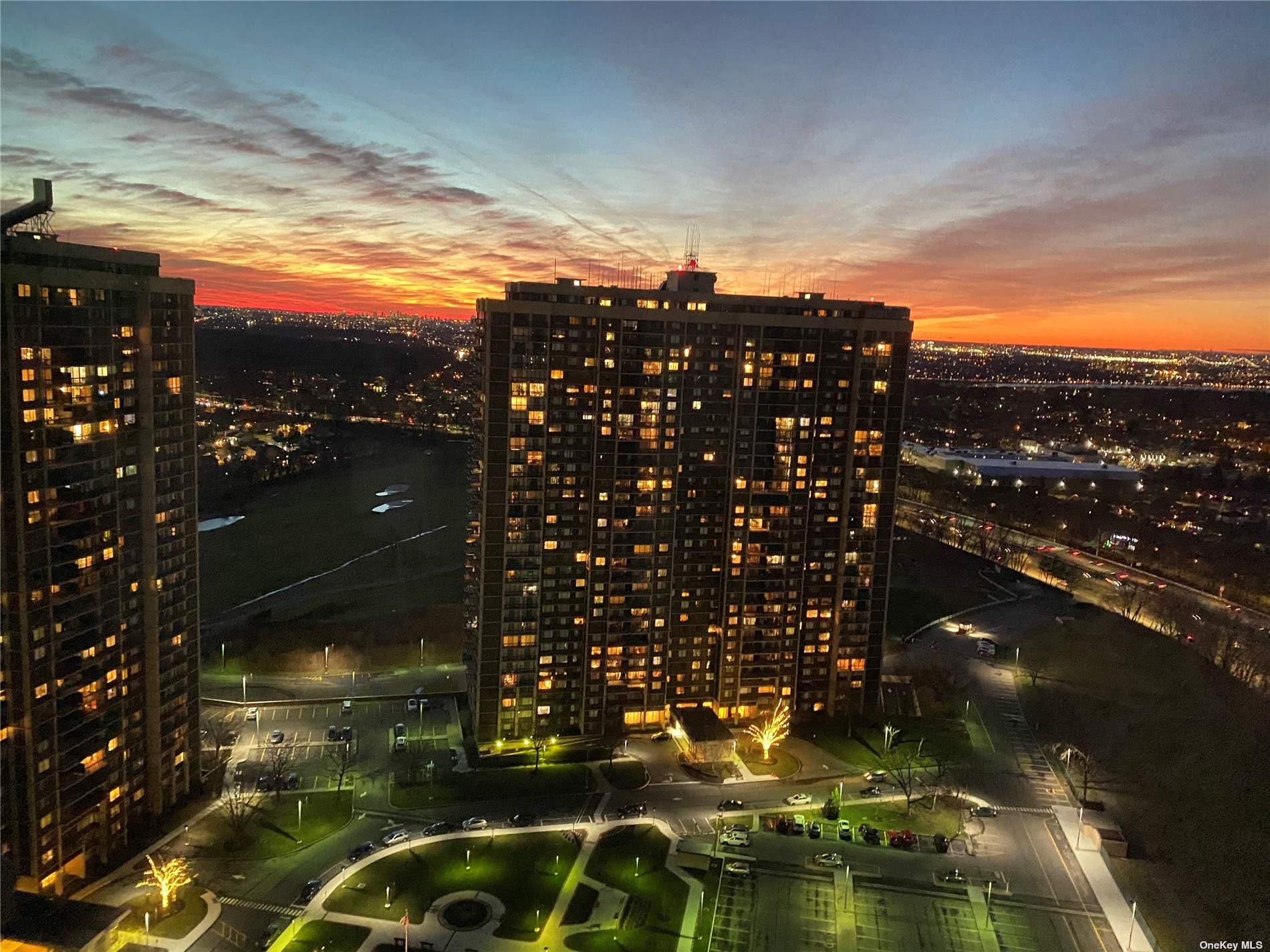 #1 photo, 26910 Grand Central Parkway, 皇后區 花卉园 Floral Park , NY 11005