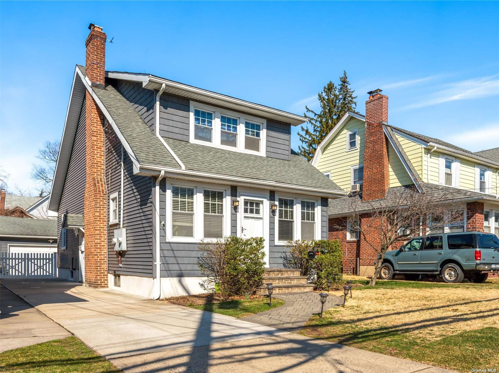 #1 photo, 222 Plainfield Avenue, 長島 花卉園 Floral Park , NY 11001