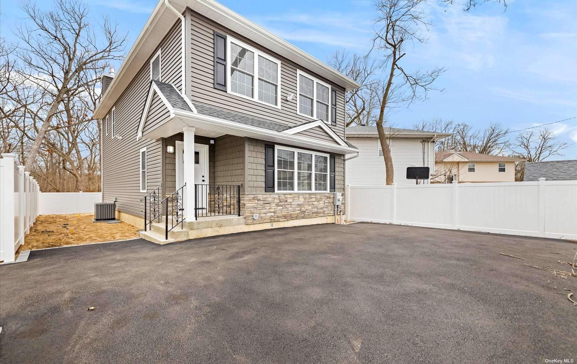 #1 photo, 272 Frederick Avenue, 长岛 Roosevelt , NY 11575