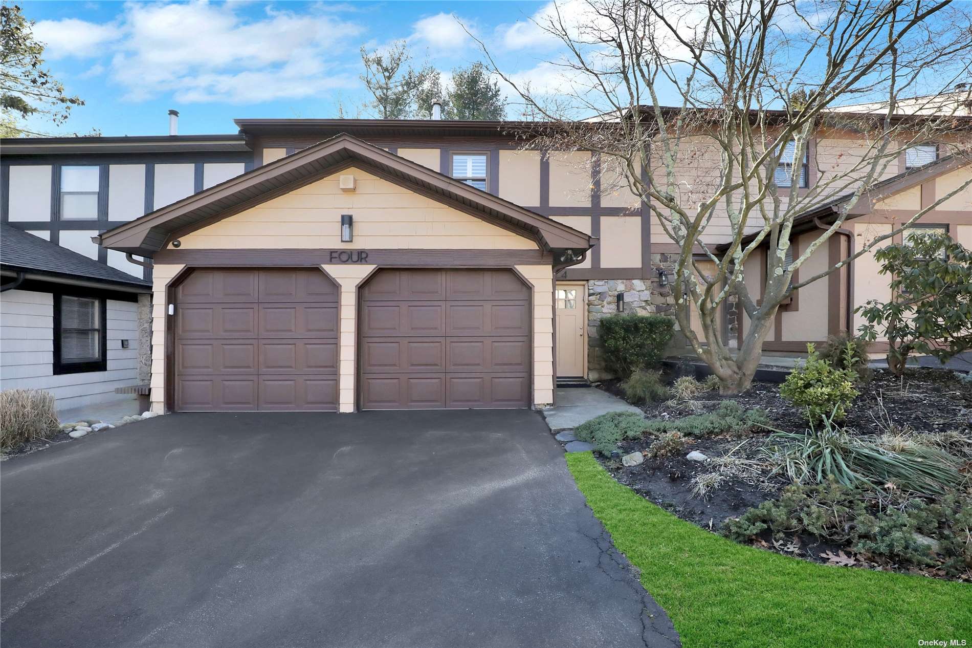 #1 photo, 4 Village Lane, 長島 Woodbury , NY 11797