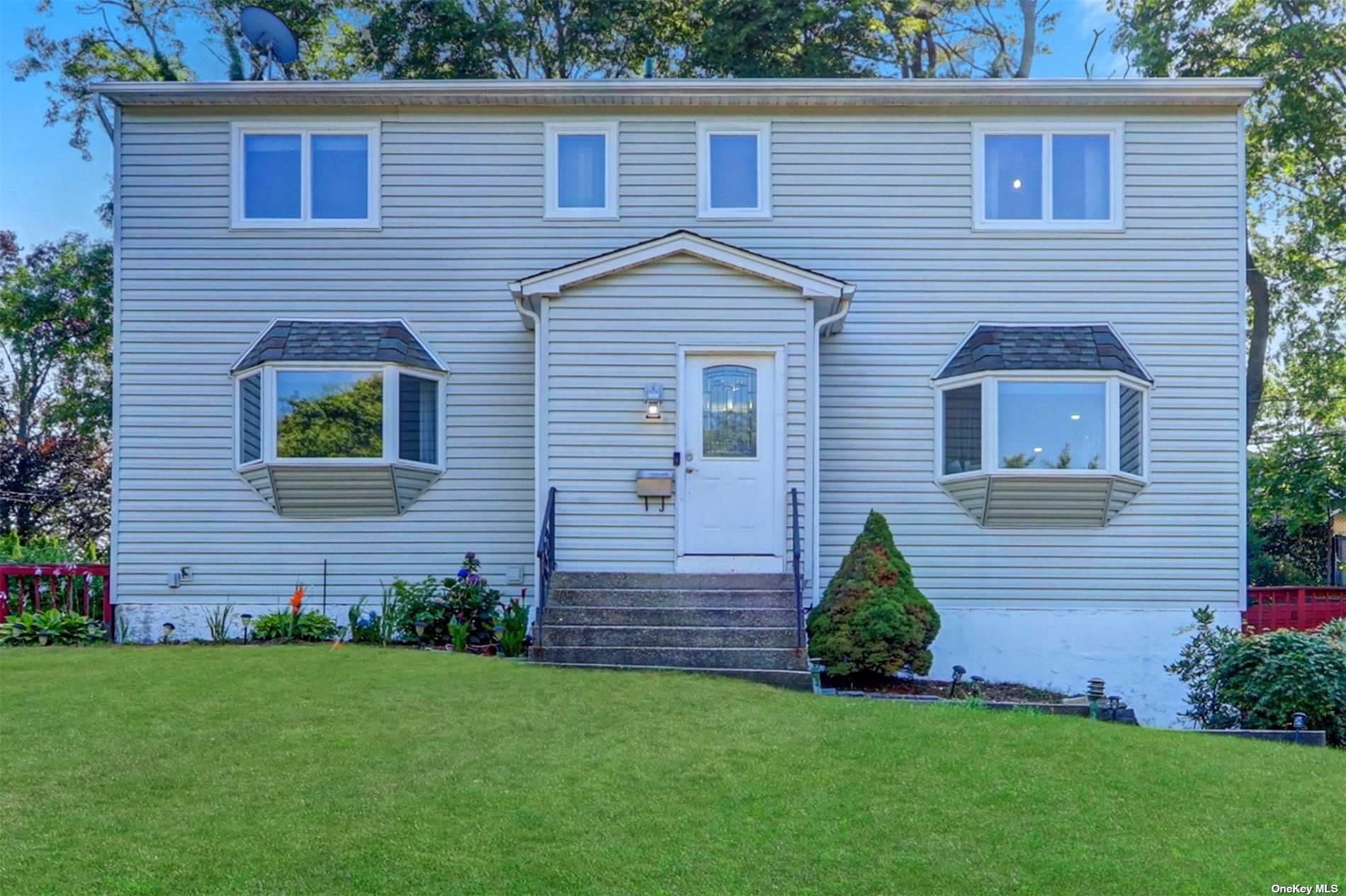 #1 photo, 5 Tennis Court, 長島 Plainview , NY 11803