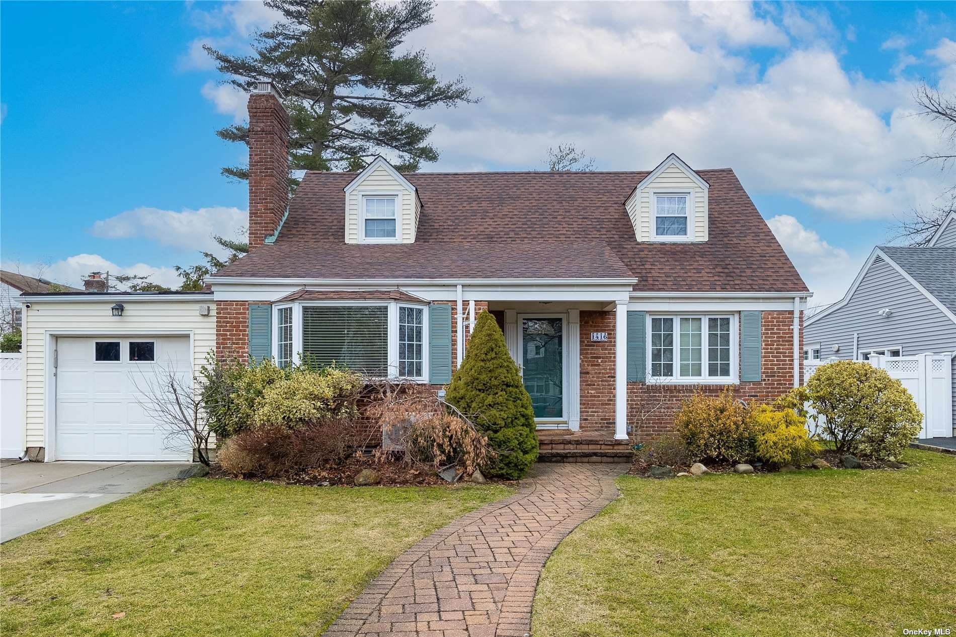 #1 photo, 1416 Surrey Lane, 長島 Rockville Centre , NY 11570