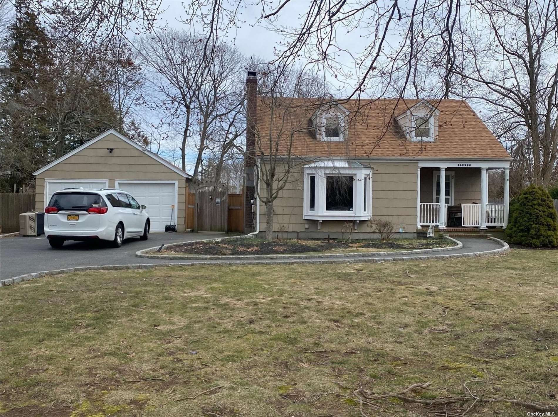 #1 photo, 11 Laurel Avenue, 東長島 东艾斯利普 East Islip , NY 11730