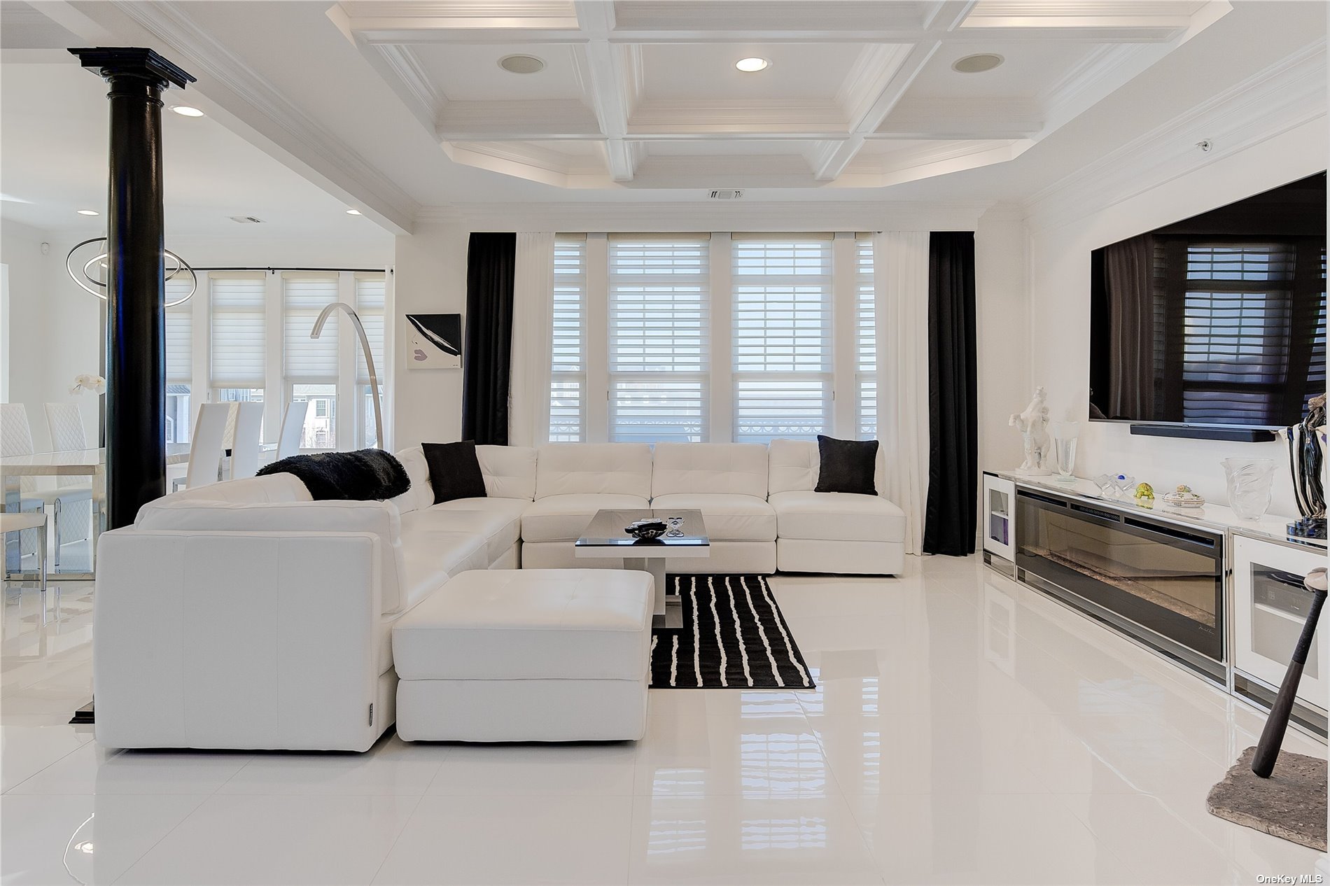 #1 photo, 1125 Roosevelt Way, 长岛 西布雷 Westbury , NY 11590