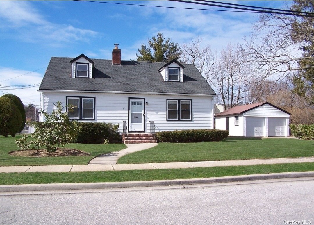 #1 photo, 115 Grenada Avenue, 長島 Roosevelt , NY 11575