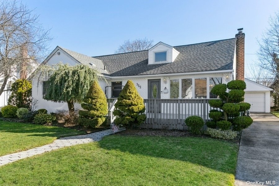 #1 photo, 755 Preston Road, ناسو East Meadow , NY 11554