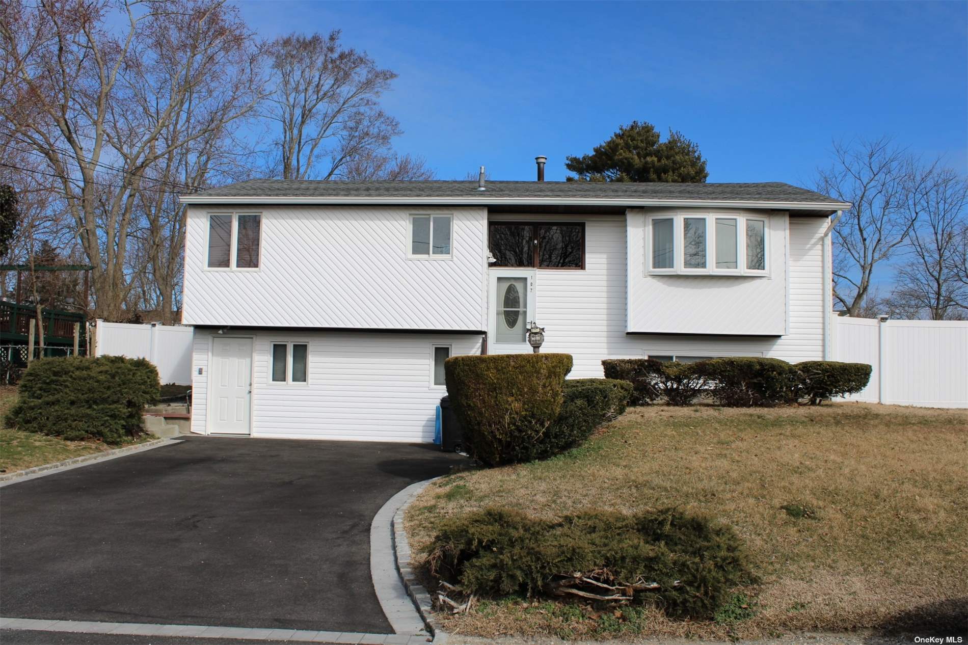 #1 photo, 107 Farner Avenue, 東長島 Selden , NY 11784