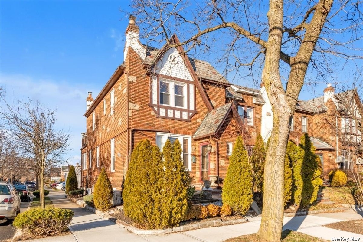 #1 photo, 170-01 33rd Avenue, 法拉盛 Flushing , NY 11358