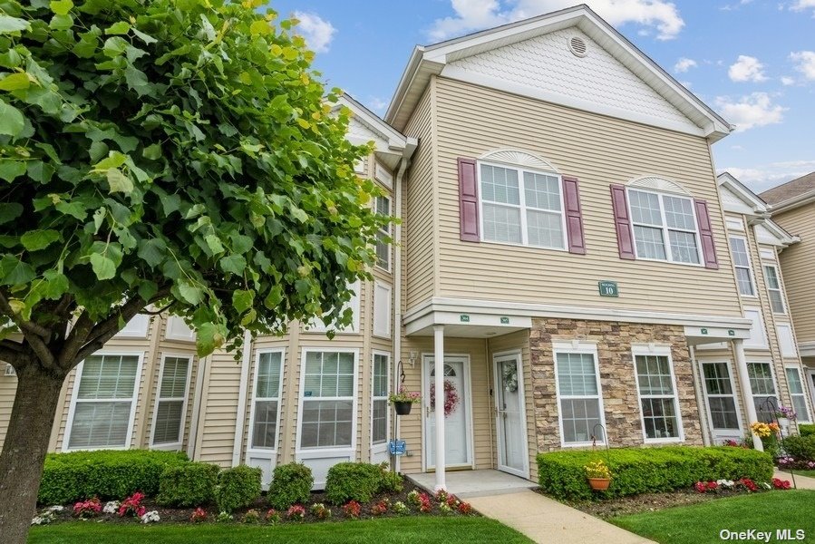 #1 photo, 305 Spring Drive, 長島 East Meadow , NY 11554