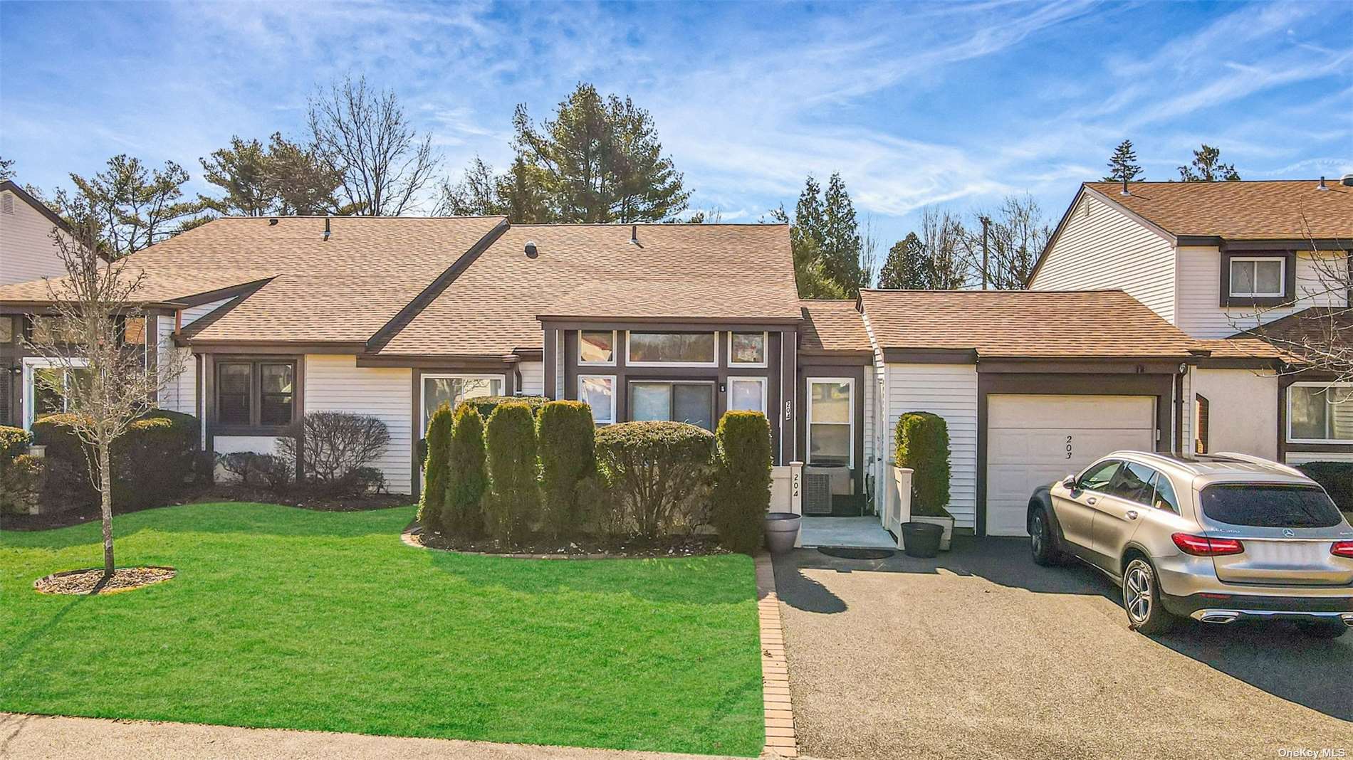 #1 photo, 204 Alden Court, 東長島 Saint James , NY 11780