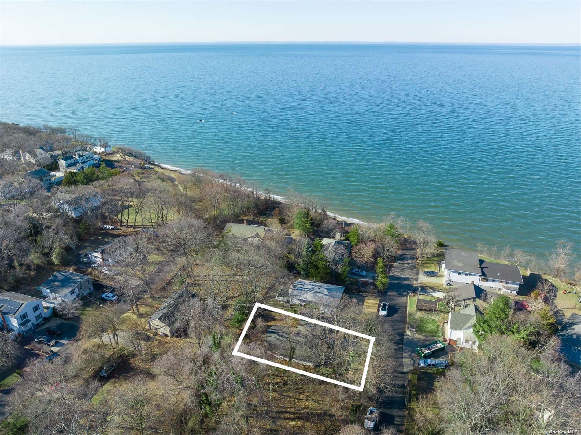 #1 photo, 10 Floral Drive, 東長島 Sound Beach , NY 11789