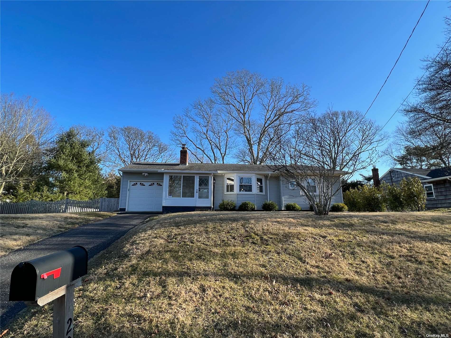 #1 photo, 20 Sheffield Lane, 東長島 East Moriches , NY 11940