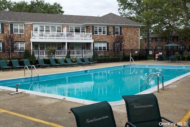 #1 photo, 65 Prospect Avenue, 长岛 Hewlett , NY 11557