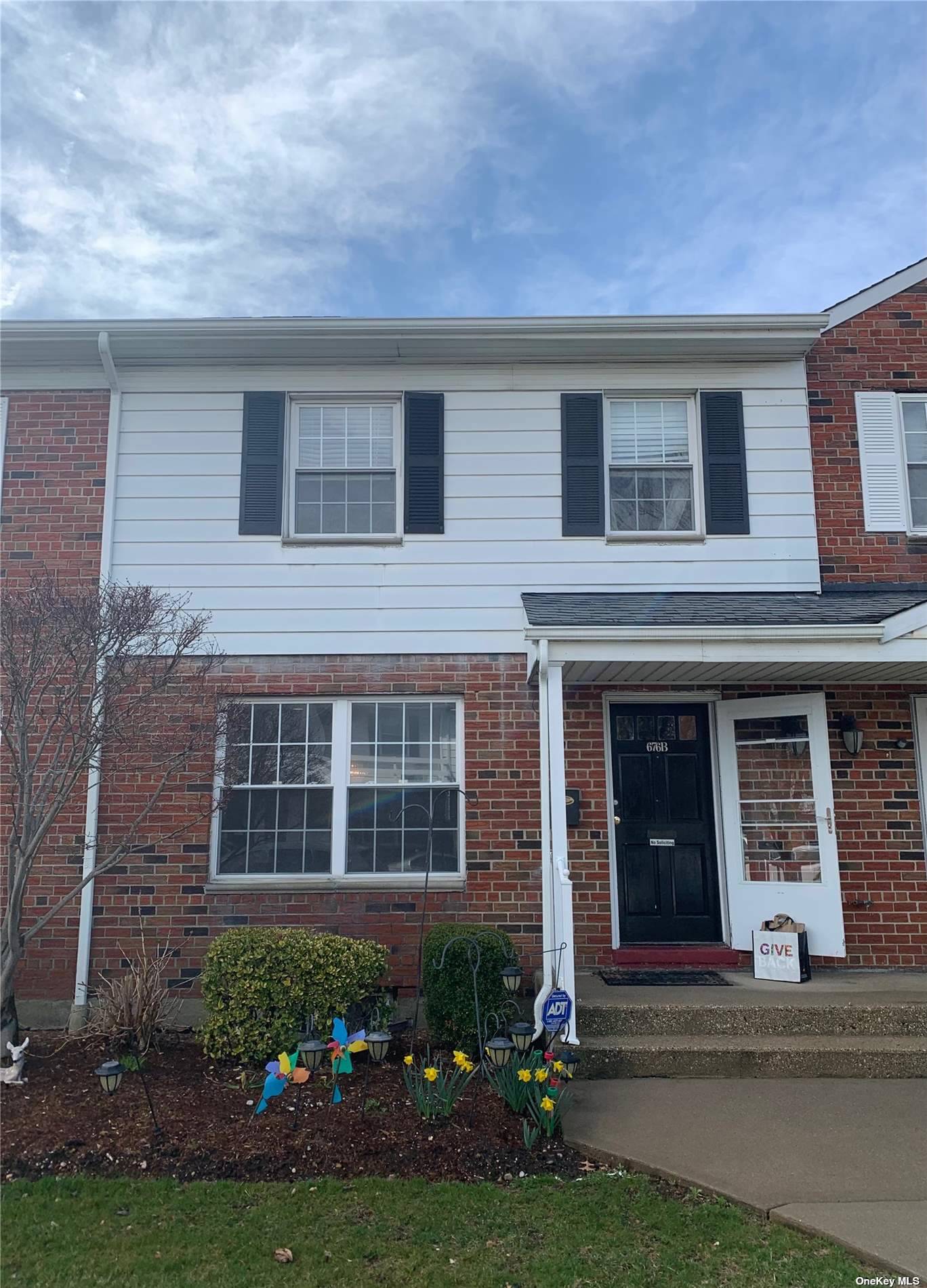 #1 photo, 676 Front Street, 長島 Hempstead , NY 11550