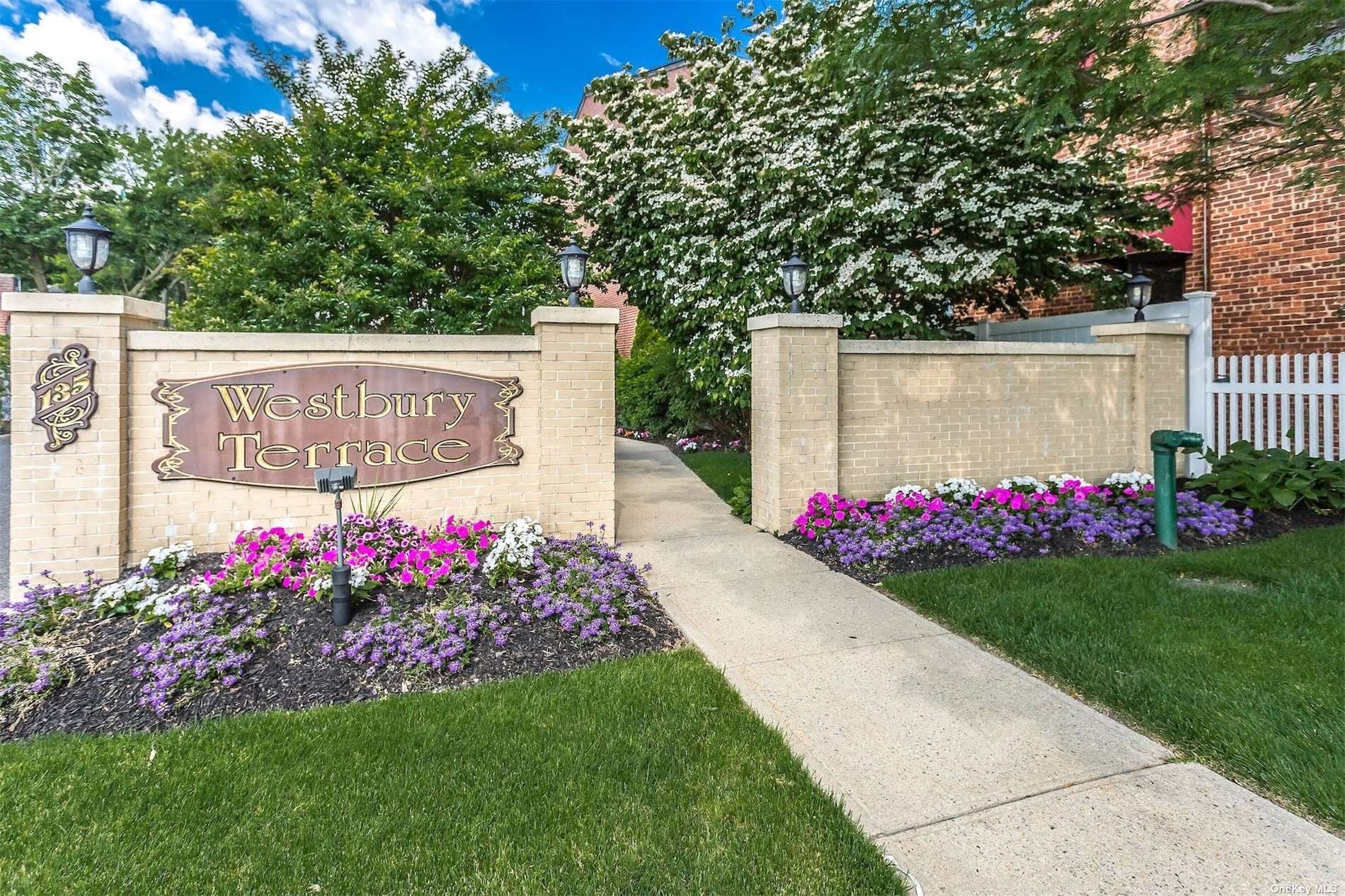 #1 photo, 135 Post Avenue, 長島 西布雷 Westbury , NY 11590