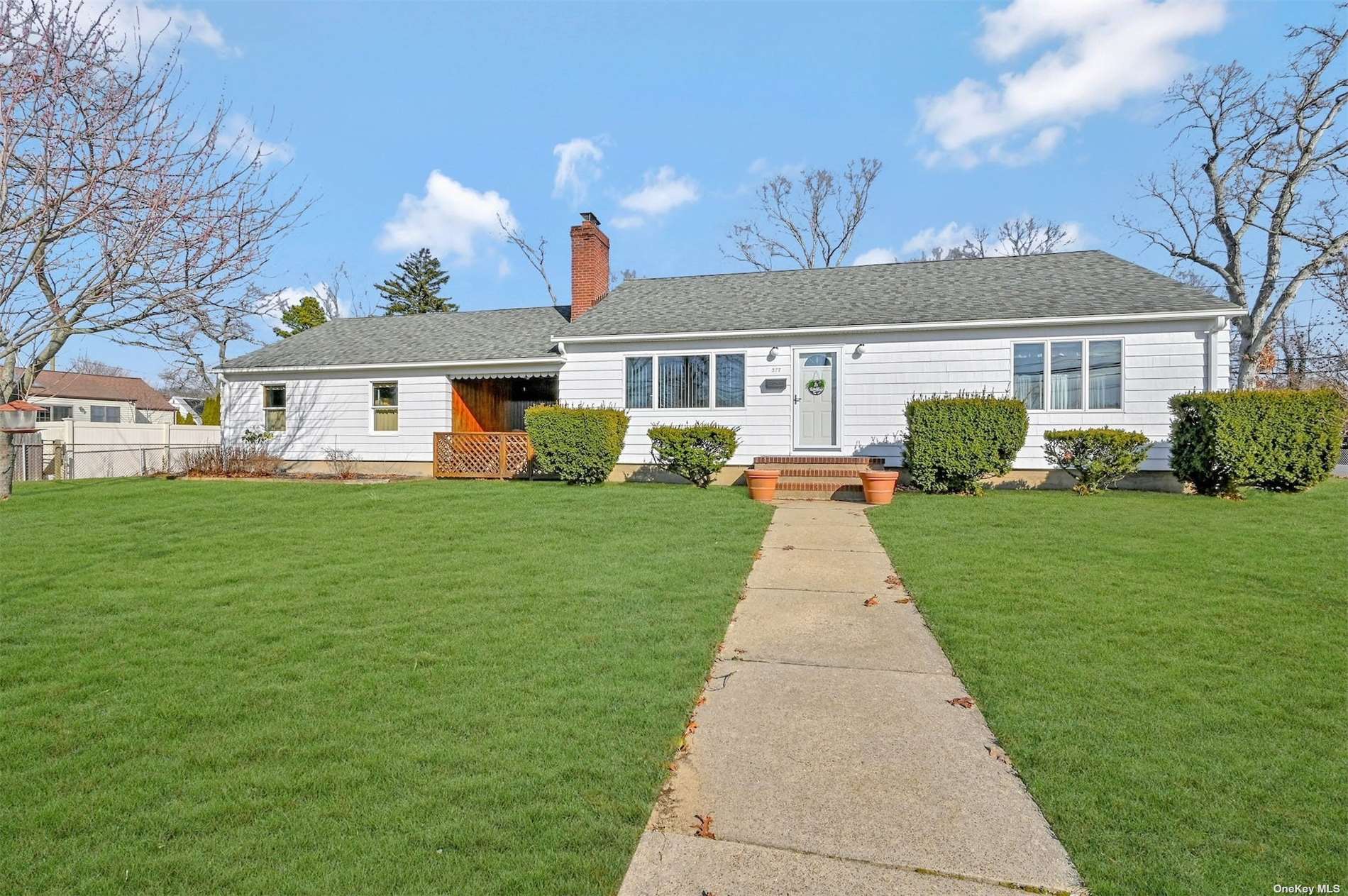 #1 photo, 377 Commack Road, 東長島 艾斯利普 Islip , NY 11751