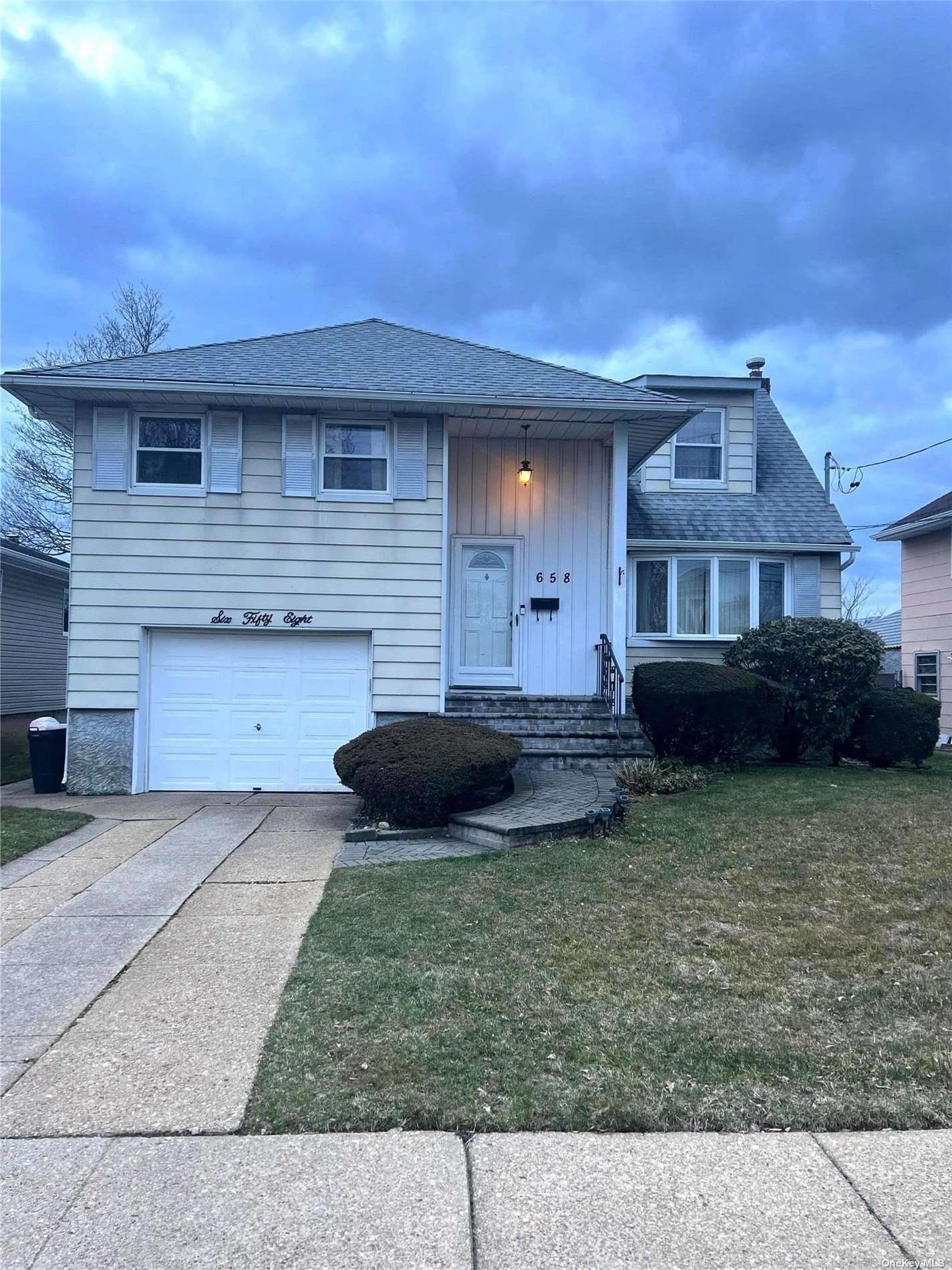 #1 photo, 658 Evelyn Avenue, 長島 East Meadow , NY 11554