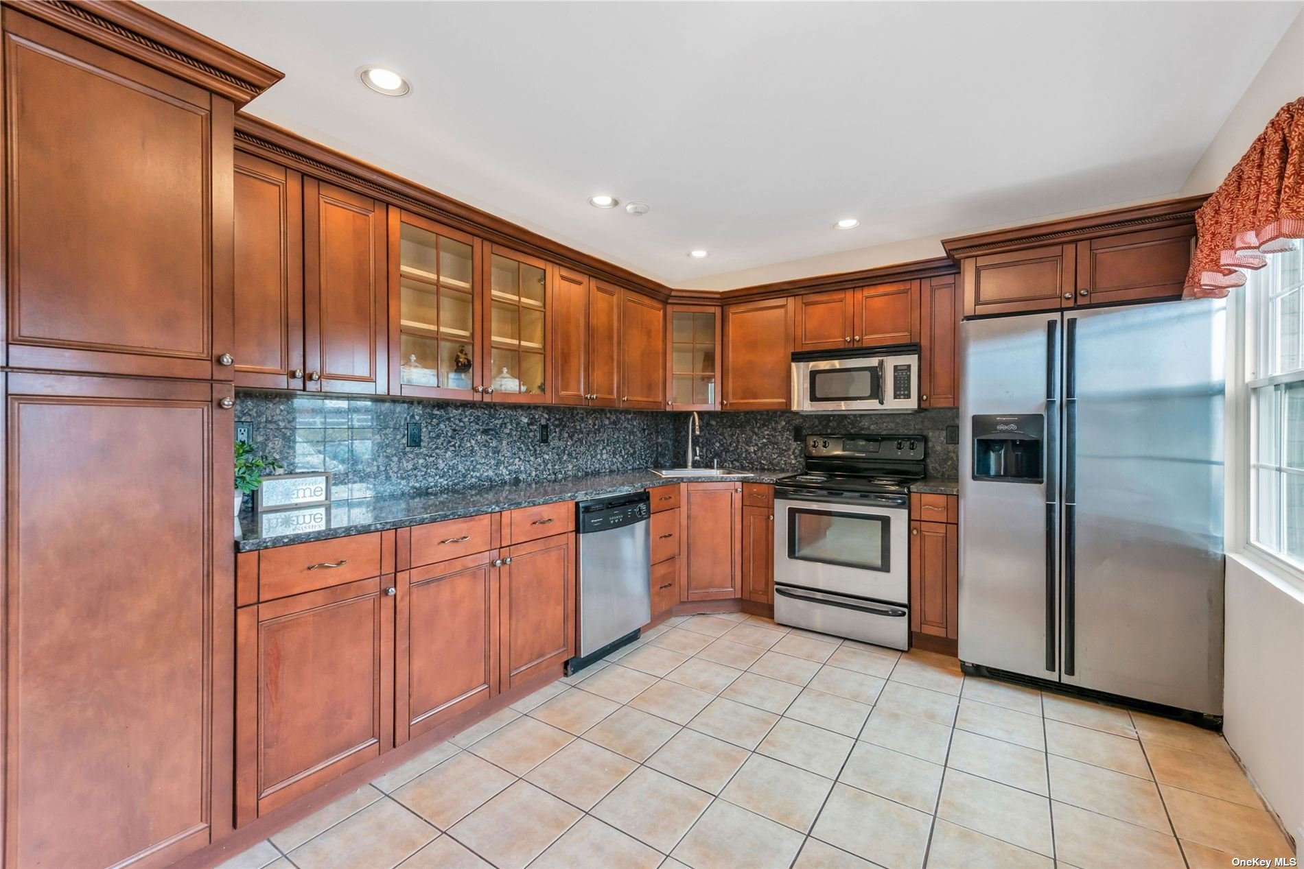 #1 photo, 101 Sylvan Avenue, 東長島 Miller Place , NY 11764