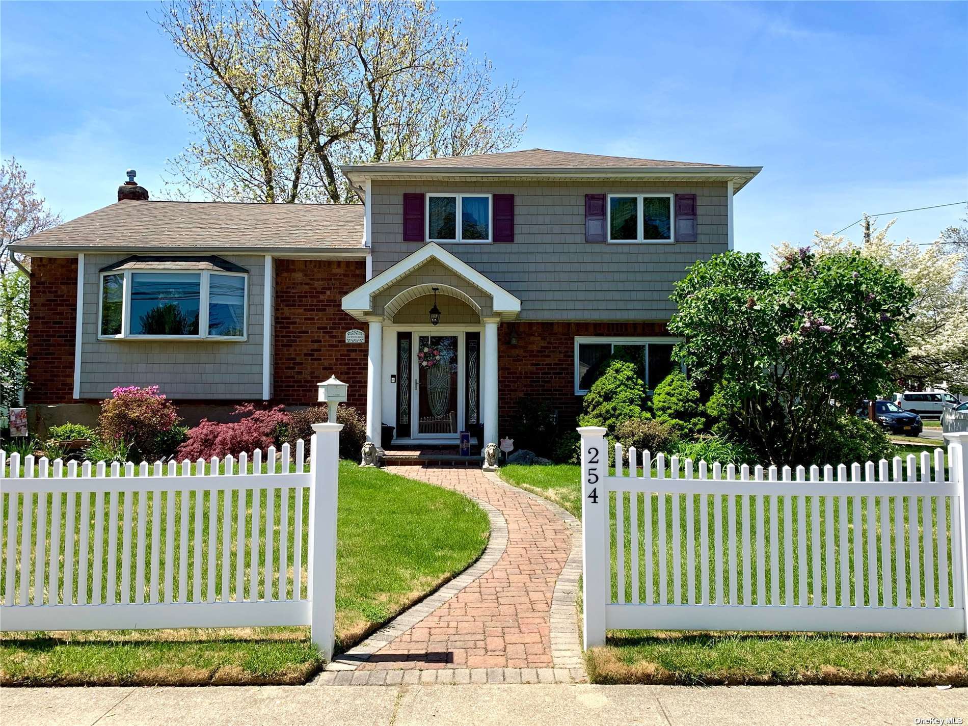 #1 photo, 254 Woods Road, 东长岛 North Babylon , NY 11703