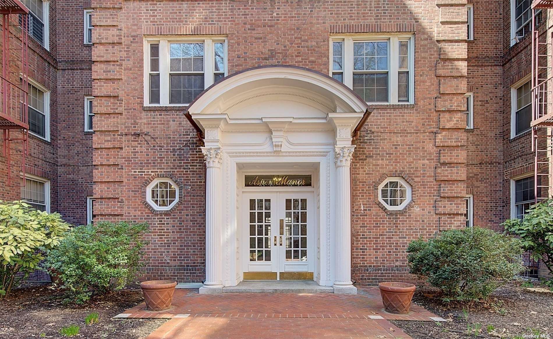 #1 photo, 117-01 Park Lane, 皇后區 秋園 Kew Gardens , NY 11415