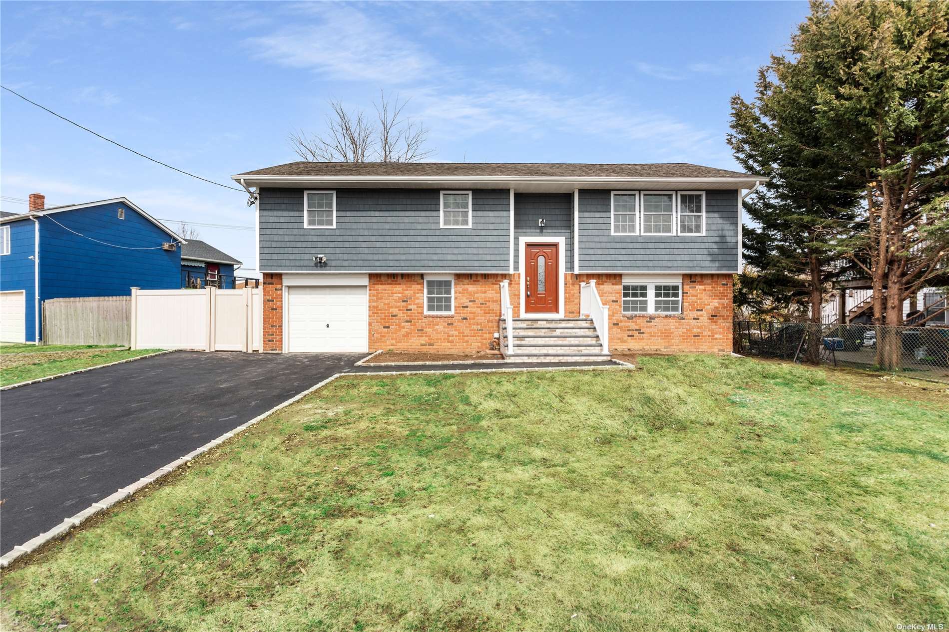 #1 photo, 285 Secatogue Avenue, 长岛 Farmingdale , NY 11735