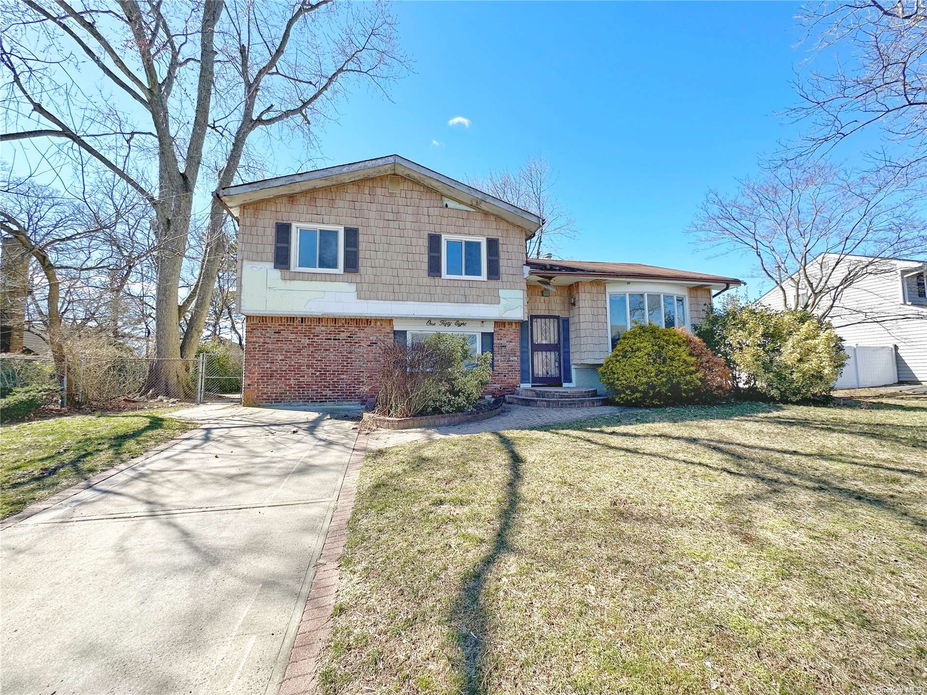 #1 photo, 158 Root Avenue, 東長島 Central Islip , NY 11722