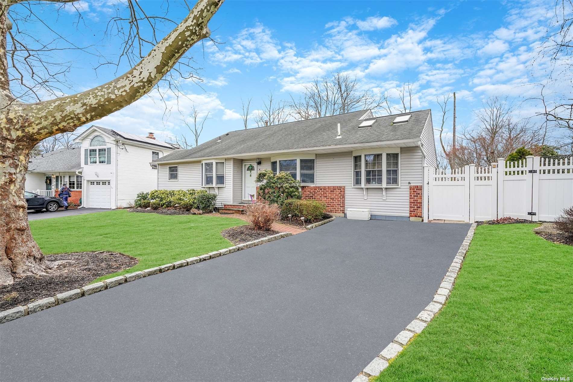 #1 photo, 40 Royal Lane, 東長島 北港 Northport , NY 11768