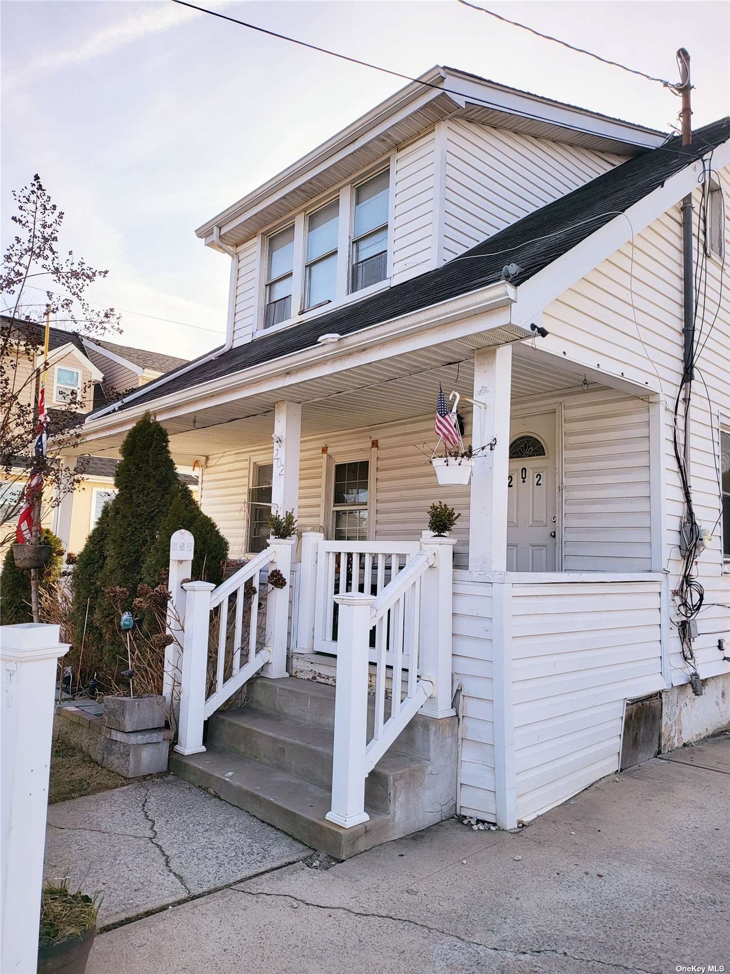 #1 photo, 202 W Graham Avenue, 長島 Hempstead , NY 11550