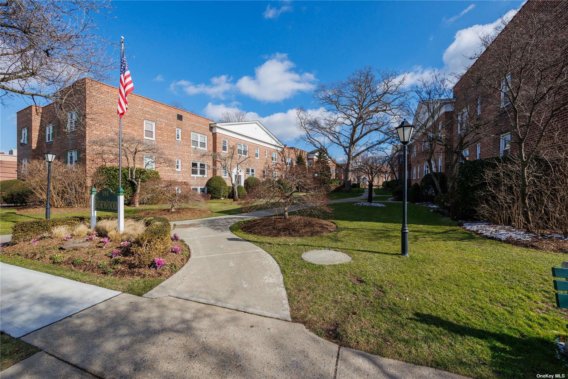 #1 photo, 195 N Village Avenue, 長島 Rockville Centre , NY 11570