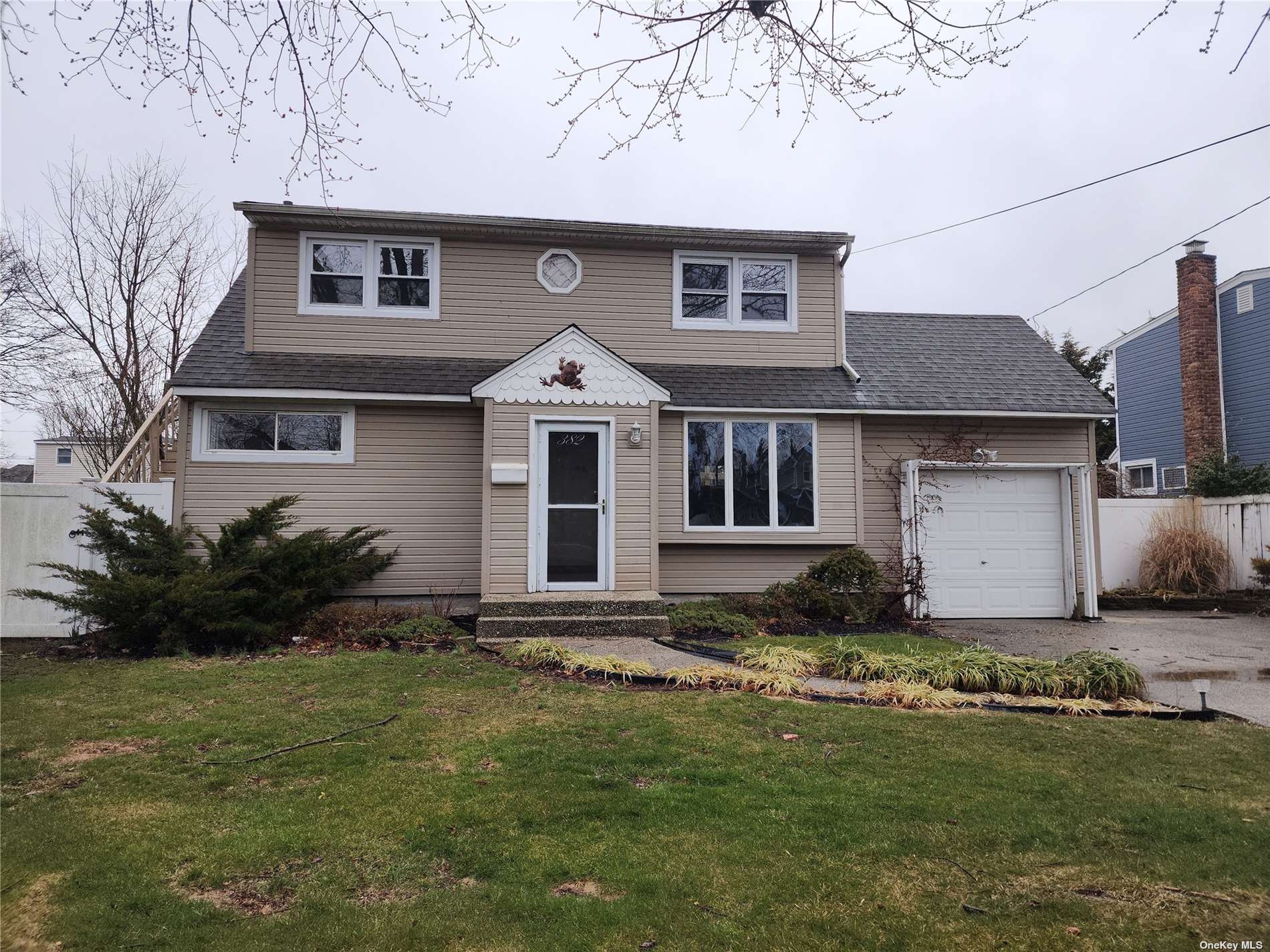 #1 photo, 382 36th Street, 東長島 Lindenhurst , NY 11757