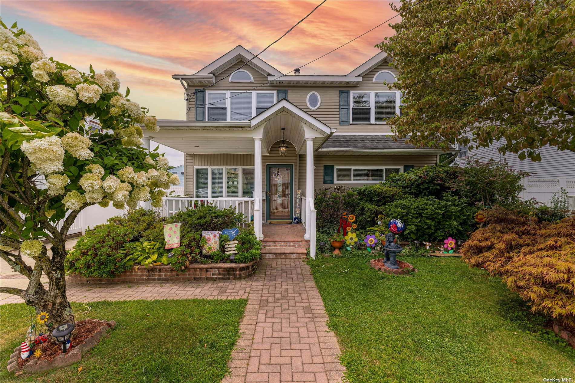 #1 photo, 823 Mirabelle Avenue, 長島 西布雷 Westbury , NY 11590