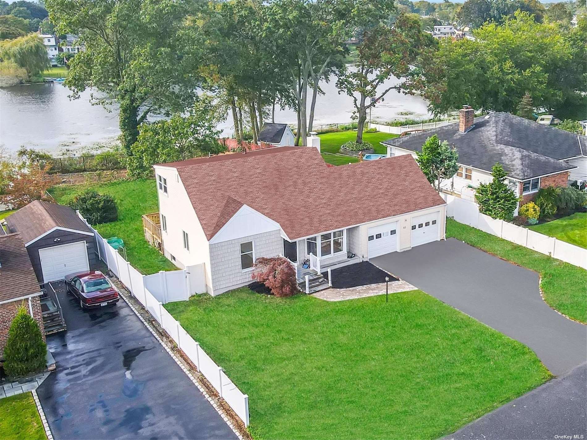 #1 photo, 66 Arbour Street, 东长岛 西艾斯利普 West Islip , NY 11795