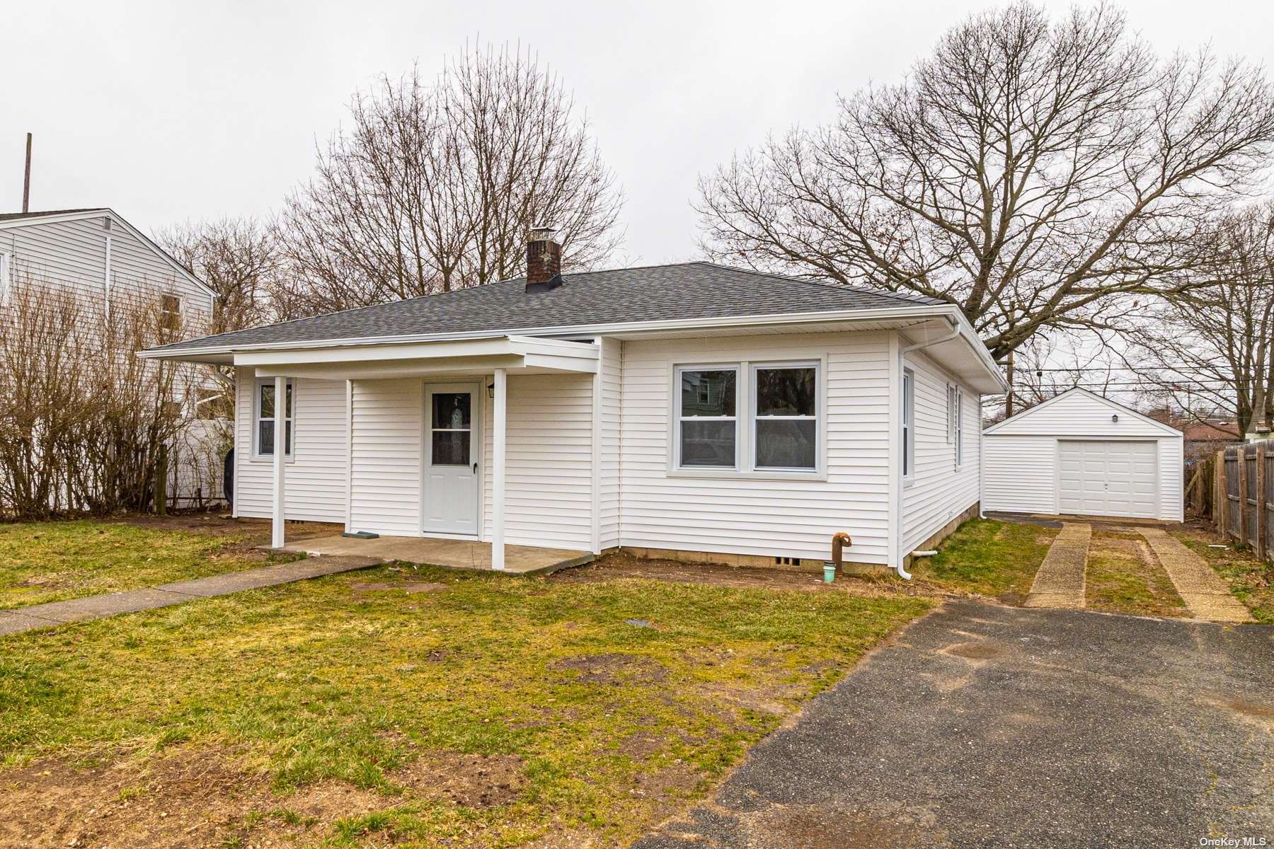 #1 photo, 4 Chevy Chase, 東長島 Amityville , NY 11701