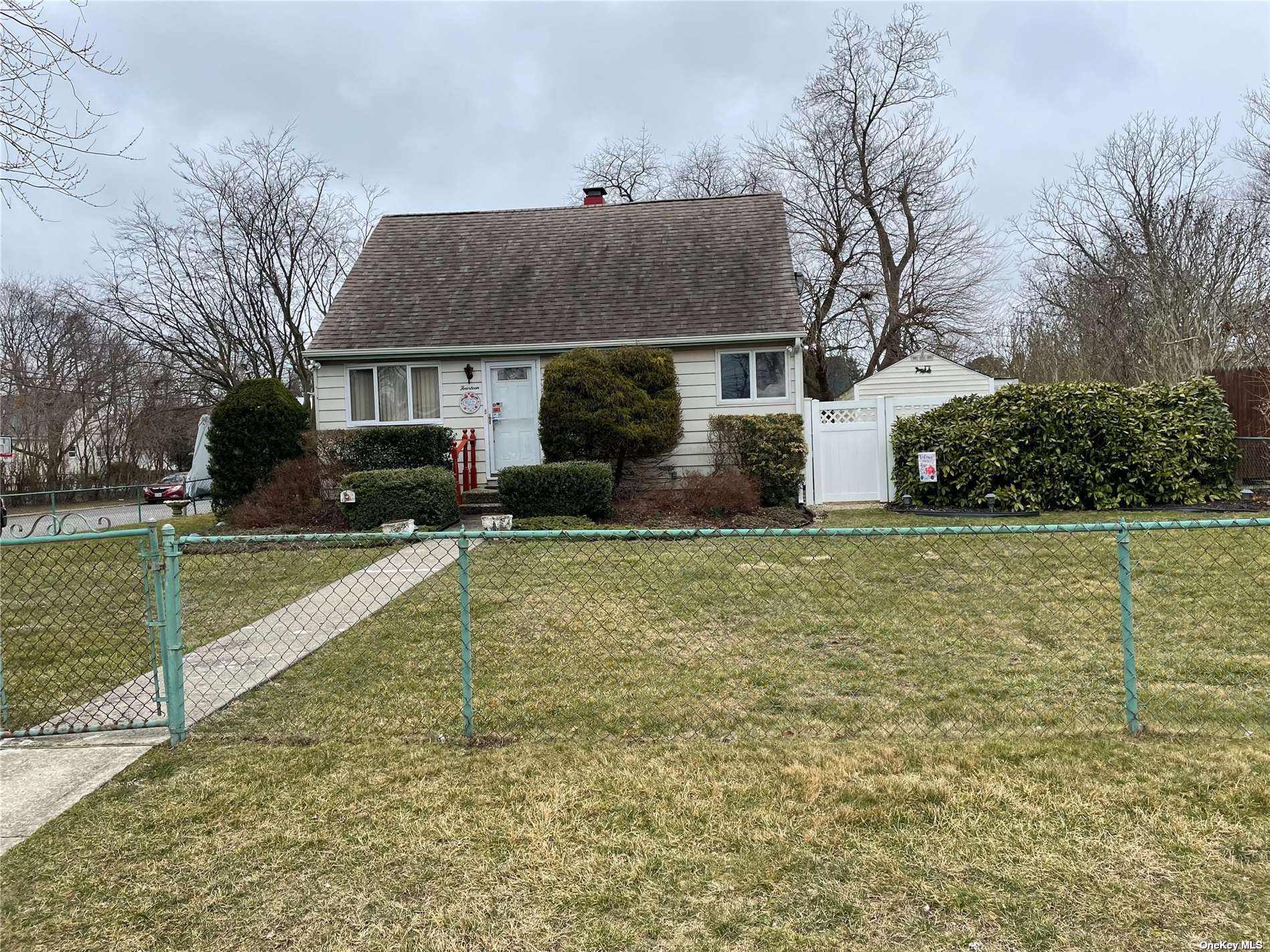 #1 photo, 14 Polly Drive, 東長島 Brentwood , NY 11717