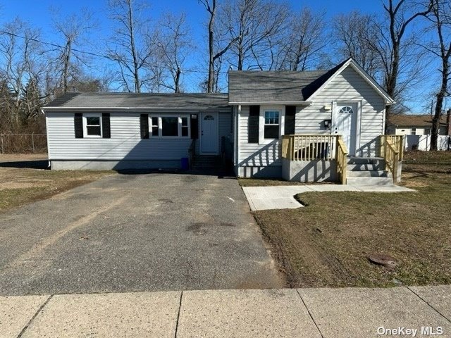 #1 photo, 73 Harrison Avenue, 東長島 Amityville , NY 11701