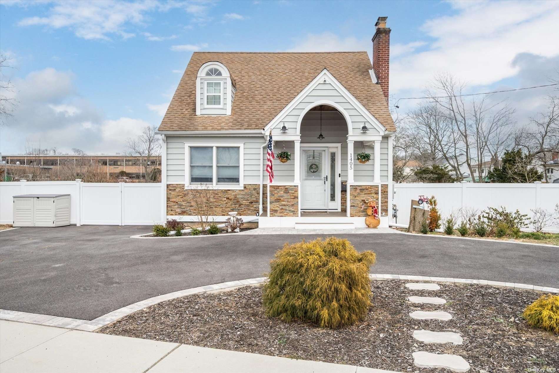 #1 photo, 1405 E 3rd Avenue, 東長島 海湾 Bay Shore , NY 11706