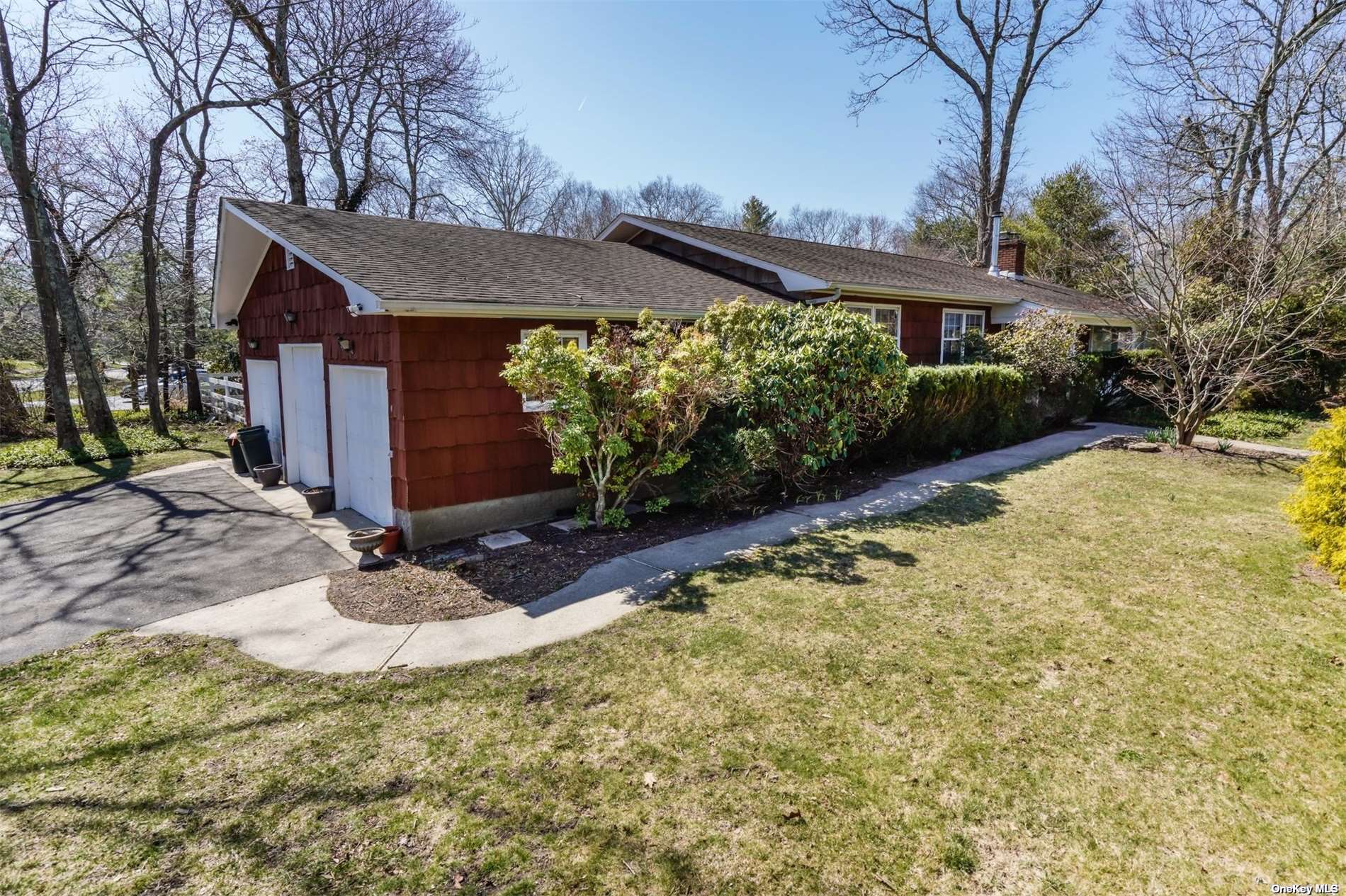 #1 photo, 8 Pine Edge Drive, 东长岛 East Moriches , NY 11940