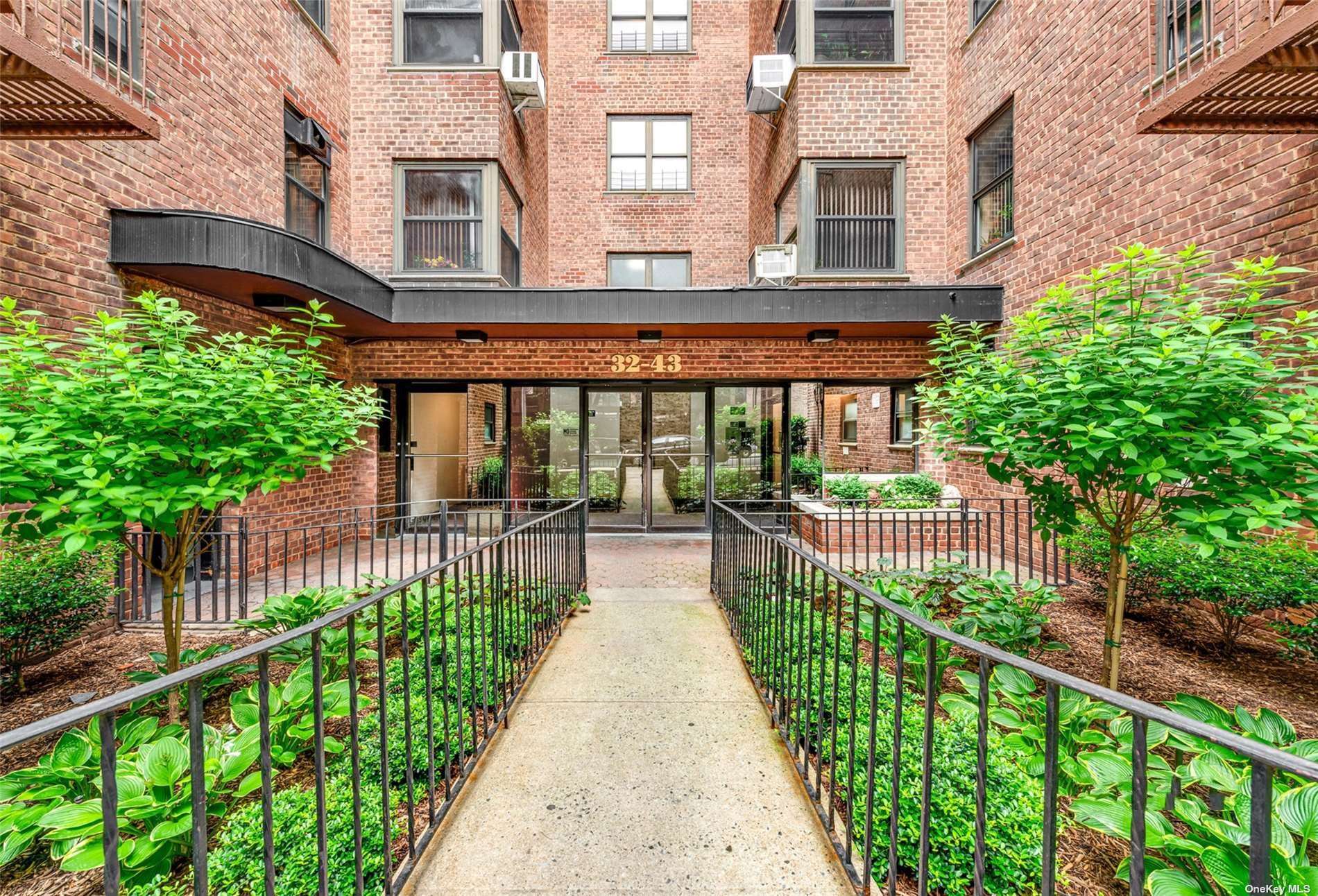 #1 photo, 32-43 90th Street, 皇后区 艾姆赫斯特 East Elmhurst , NY 11369