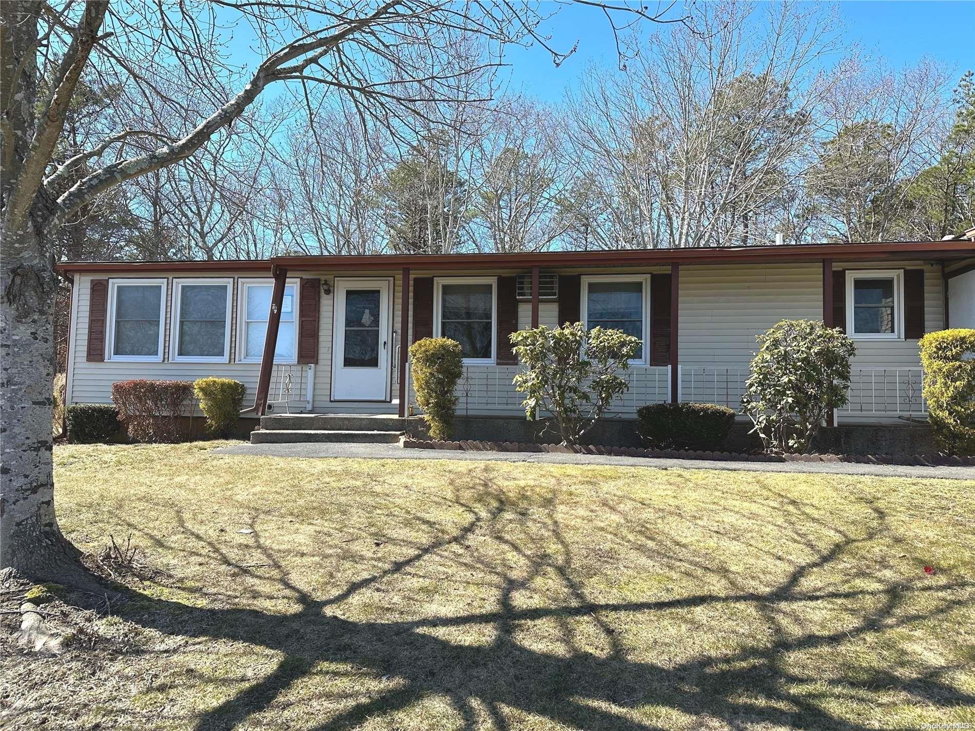 #1 photo, 55 Village Circle, 東長島 Manorville , NY 11949