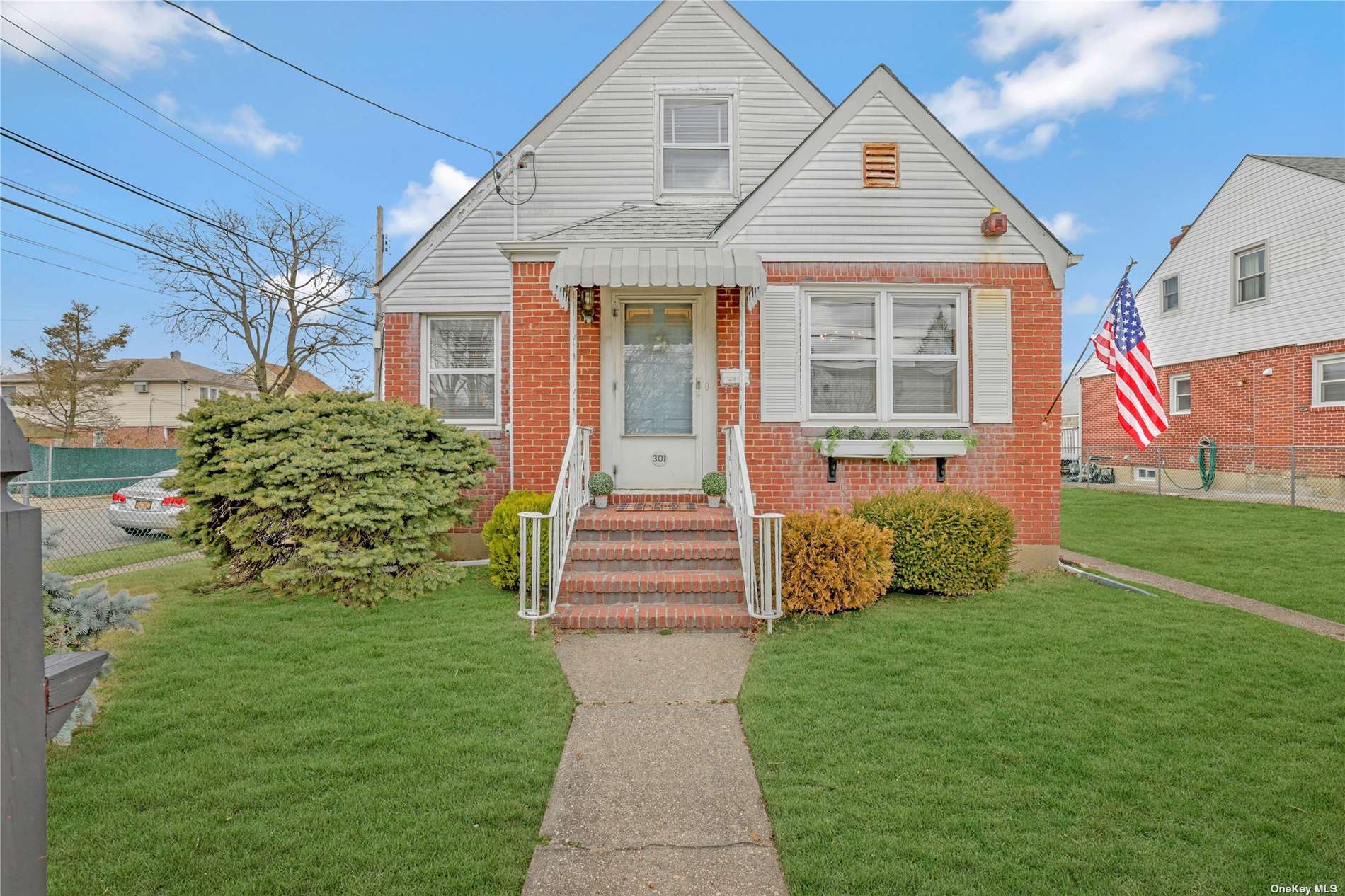 #1 photo, 301 Lowell Avenue, 長島 New Hyde Park , NY 11040