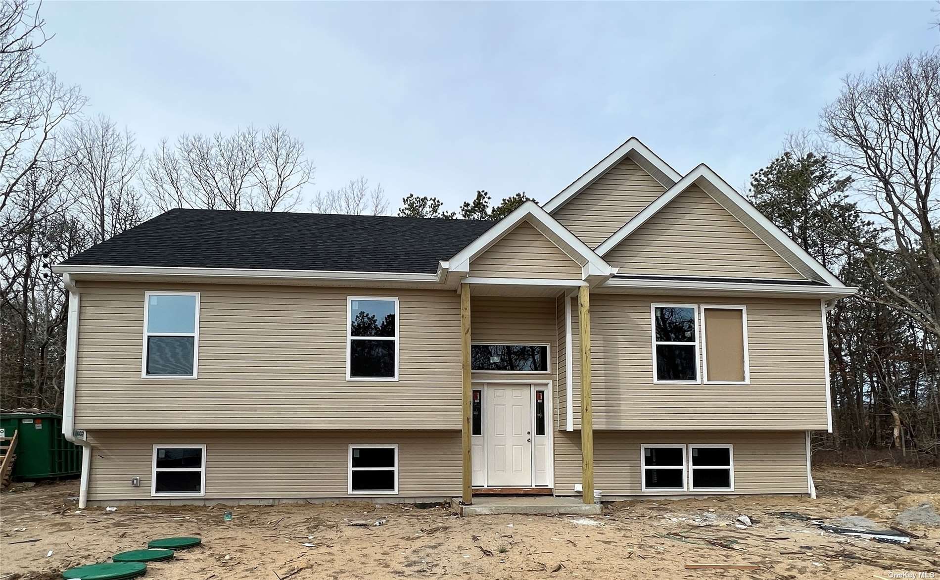 #1 photo, 87 Market Street, 東長島 Mastic Beach , NY 11951