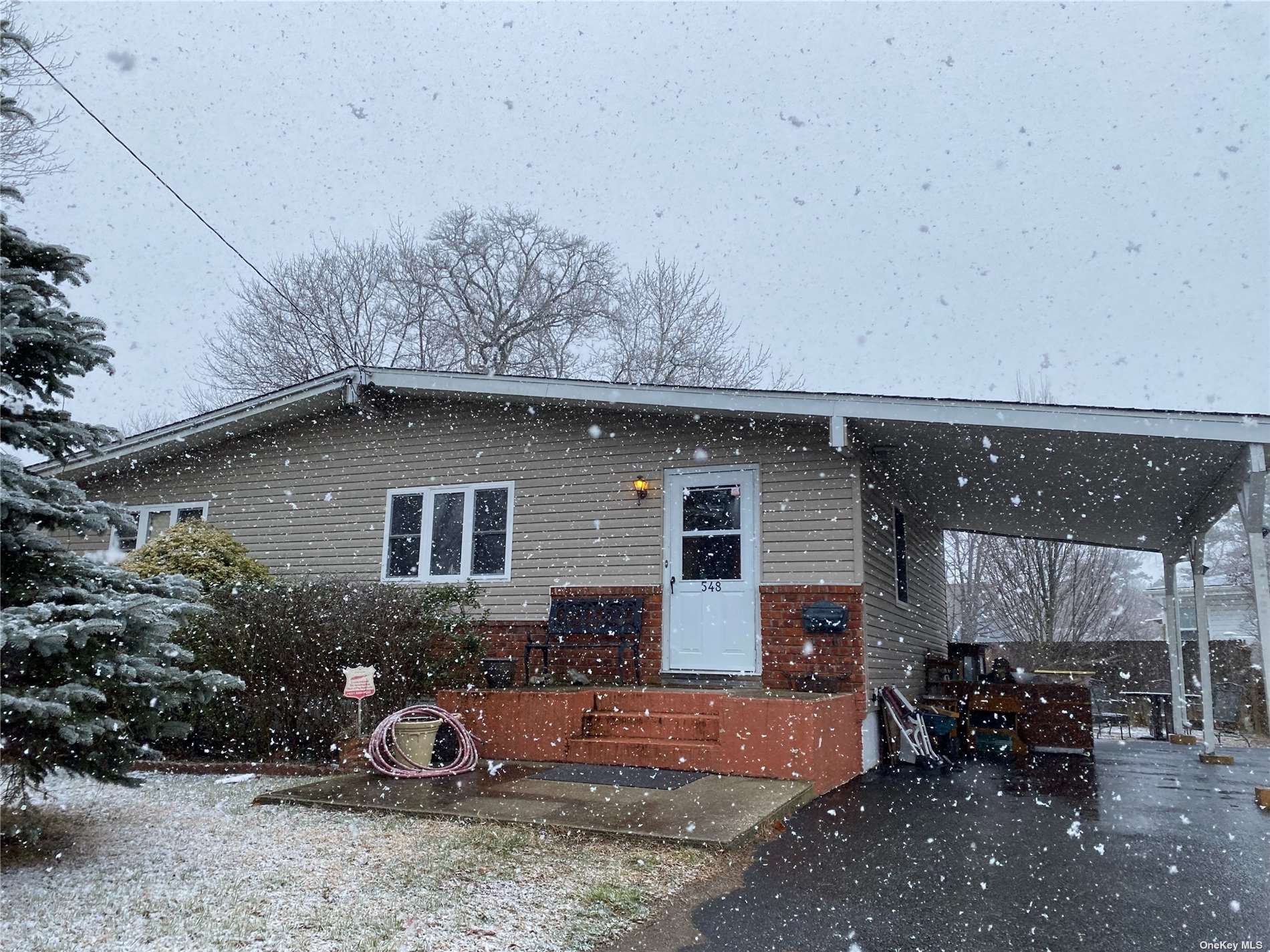 #1 photo, 548 Lowell Avenue, 東長島 Central Islip , NY 11722