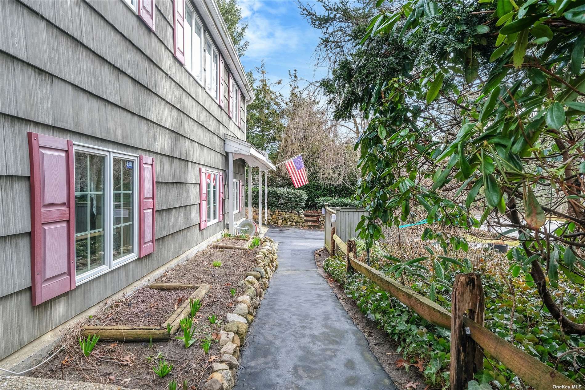 #1 photo, 349 Old Town Road, 東長島 East Setauket , NY 11733