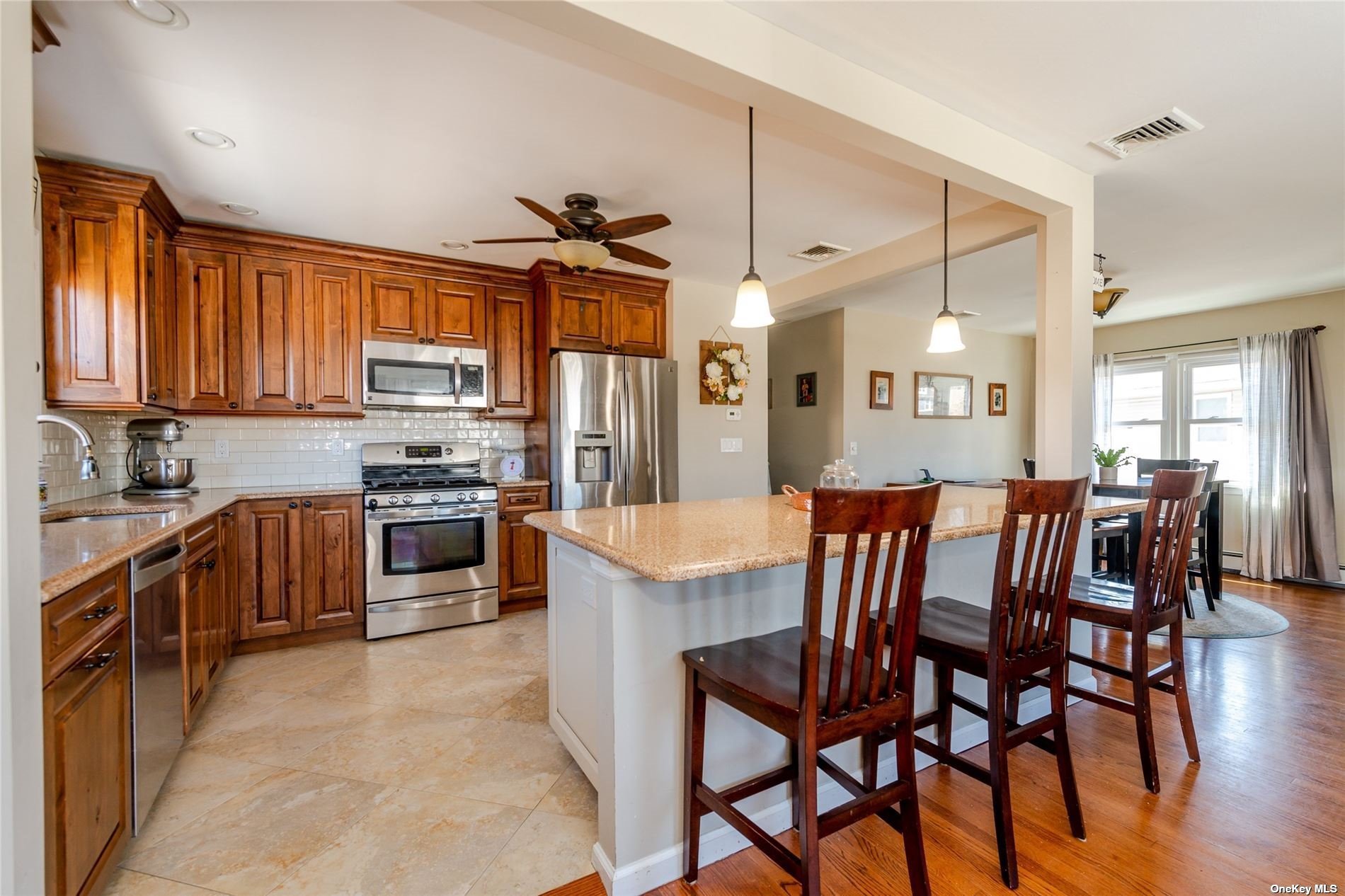 #1 photo, 426 Mildred Street, 長島 Oceanside , NY 11572