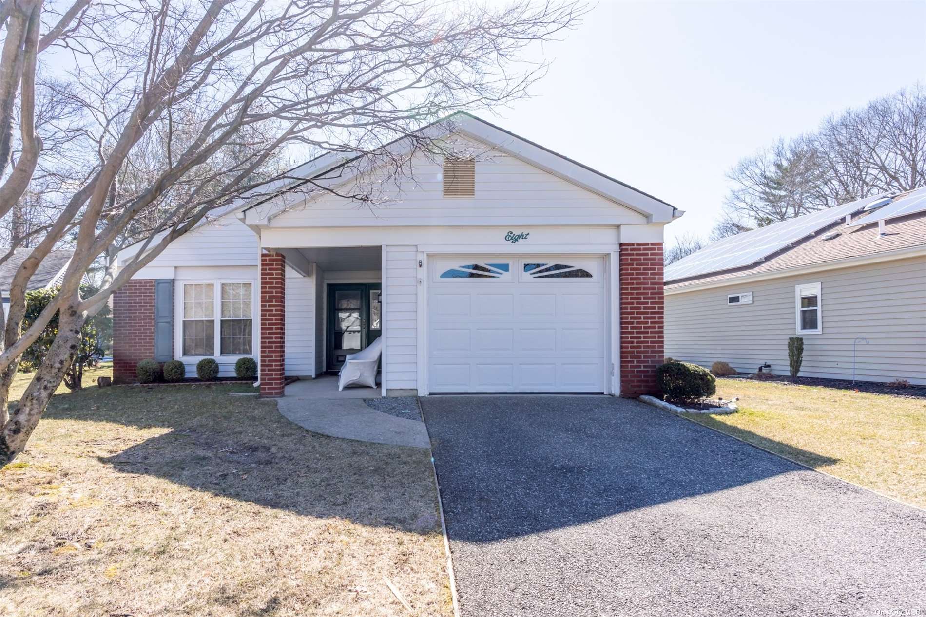 #1 photo, 8 Picardy Court, 東長島 Ridge , NY 11961