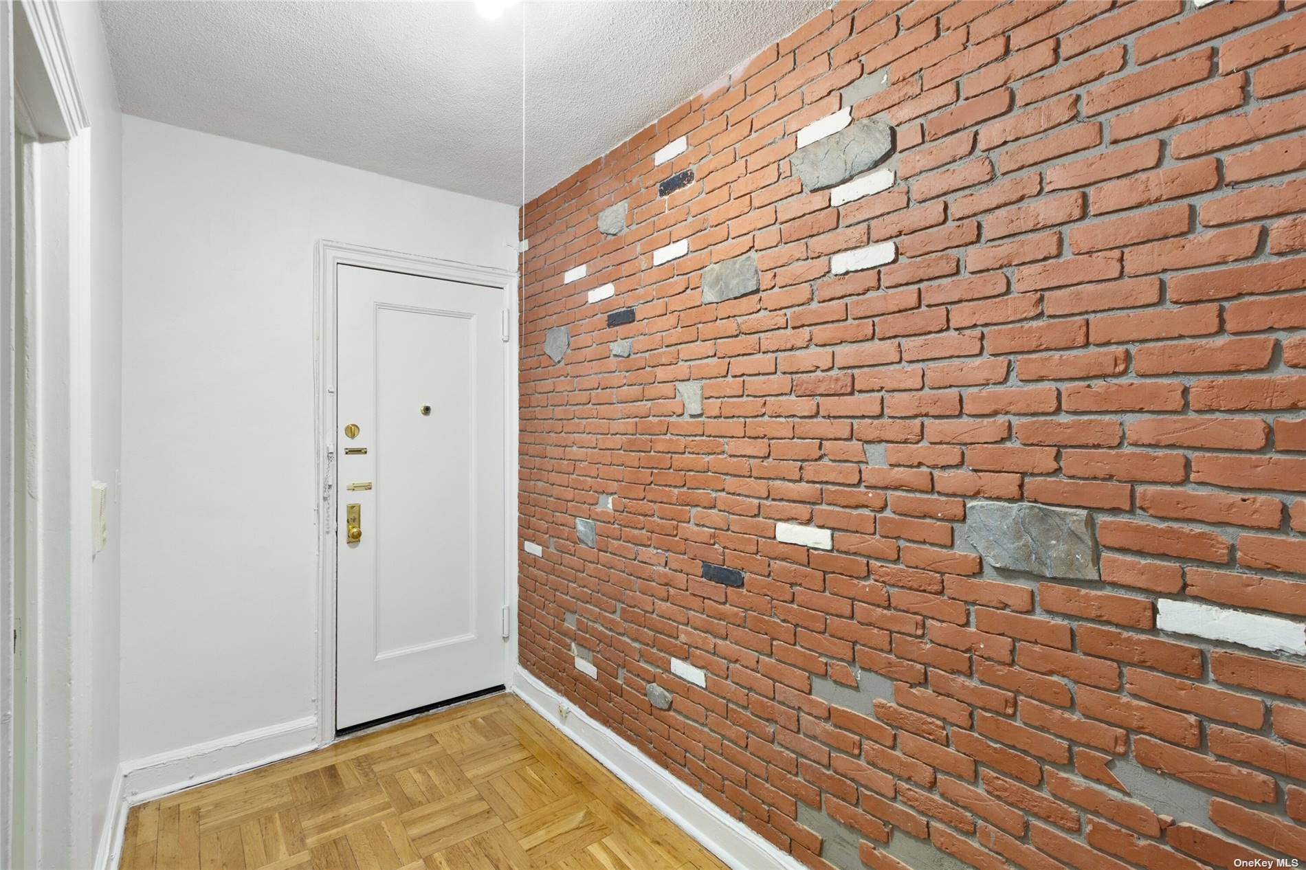 #1 photo, 48-42 44th Street, 皇后区 木边 Woodside , NY 11377