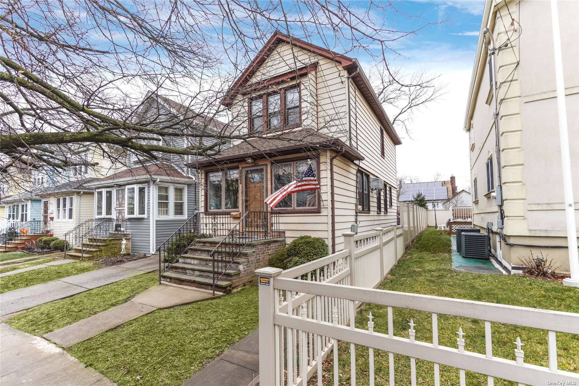 #1 photo, 94-38 226th Street, 長島 花卉園 Floral Park , NY 11001