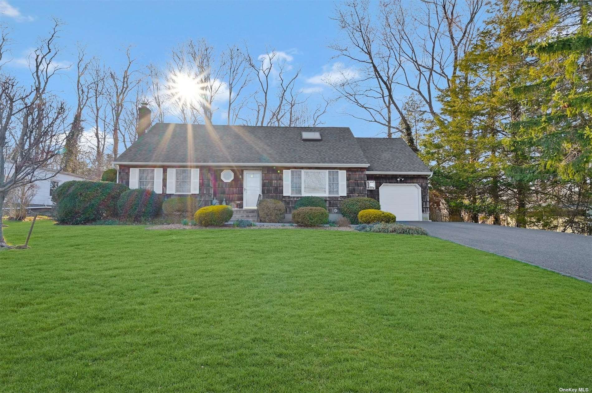 #1 photo, 12 Garden Avenue, 東長島 Miller Place , NY 11764